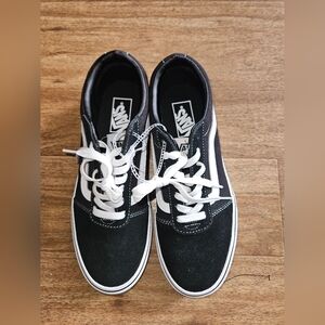 Vans‎ Men's Classic Black and White Sneakers Size 8